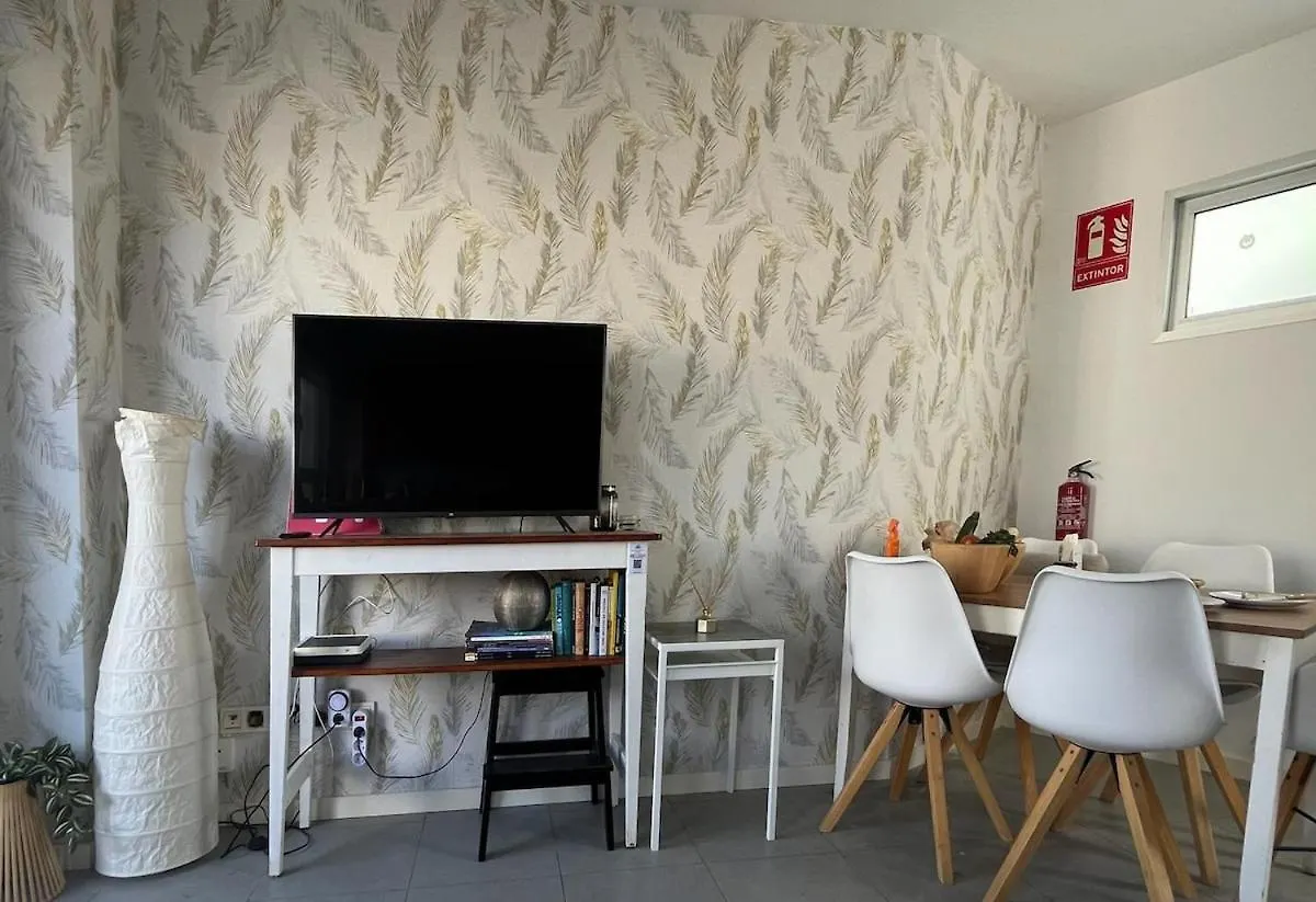 אל מדאנו Stunning Chic Penthouse Retreat In Front Of The Beach דירה
