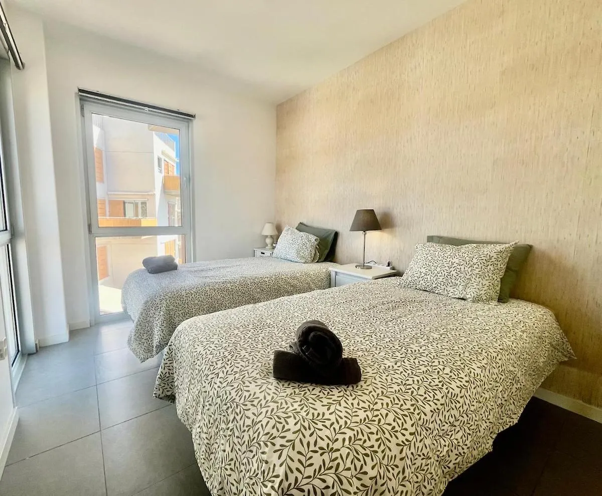 אל מדאנו Stunning Chic Penthouse Retreat In Front Of The Beach