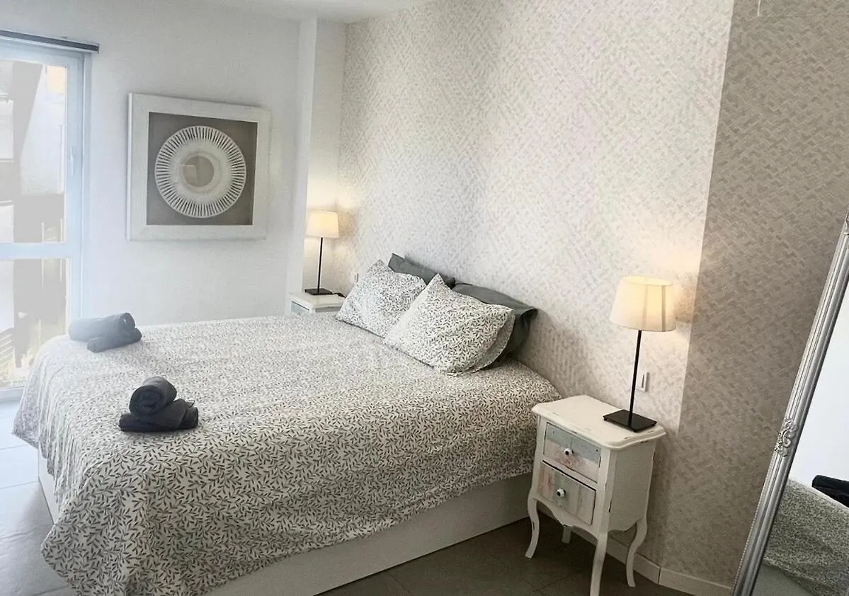 אל מדאנו Stunning Chic Penthouse Retreat In Front Of The Beach 0*, אל מדאנו