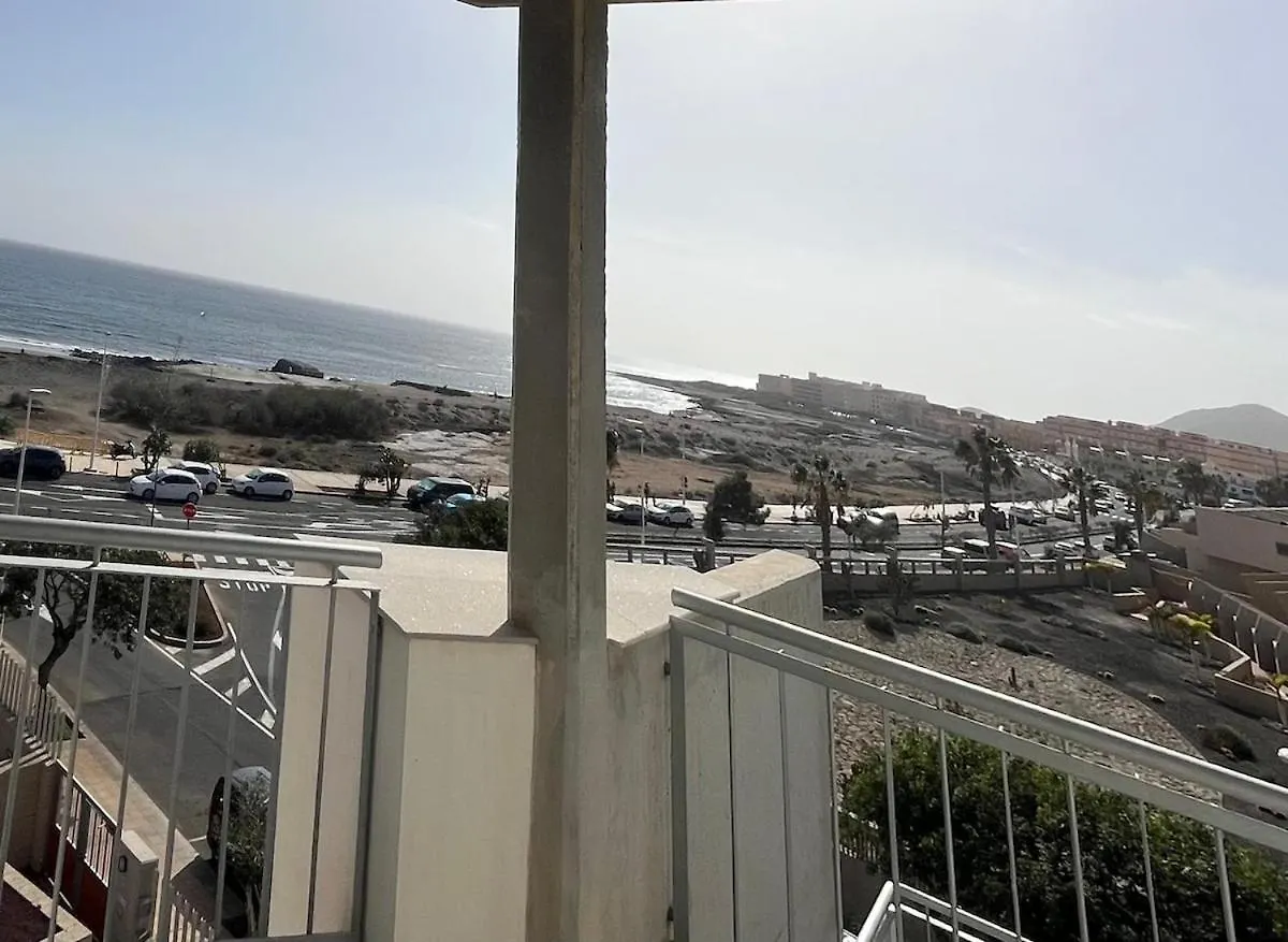 דירה אל מדאנו Stunning Chic Penthouse Retreat In Front Of The Beach