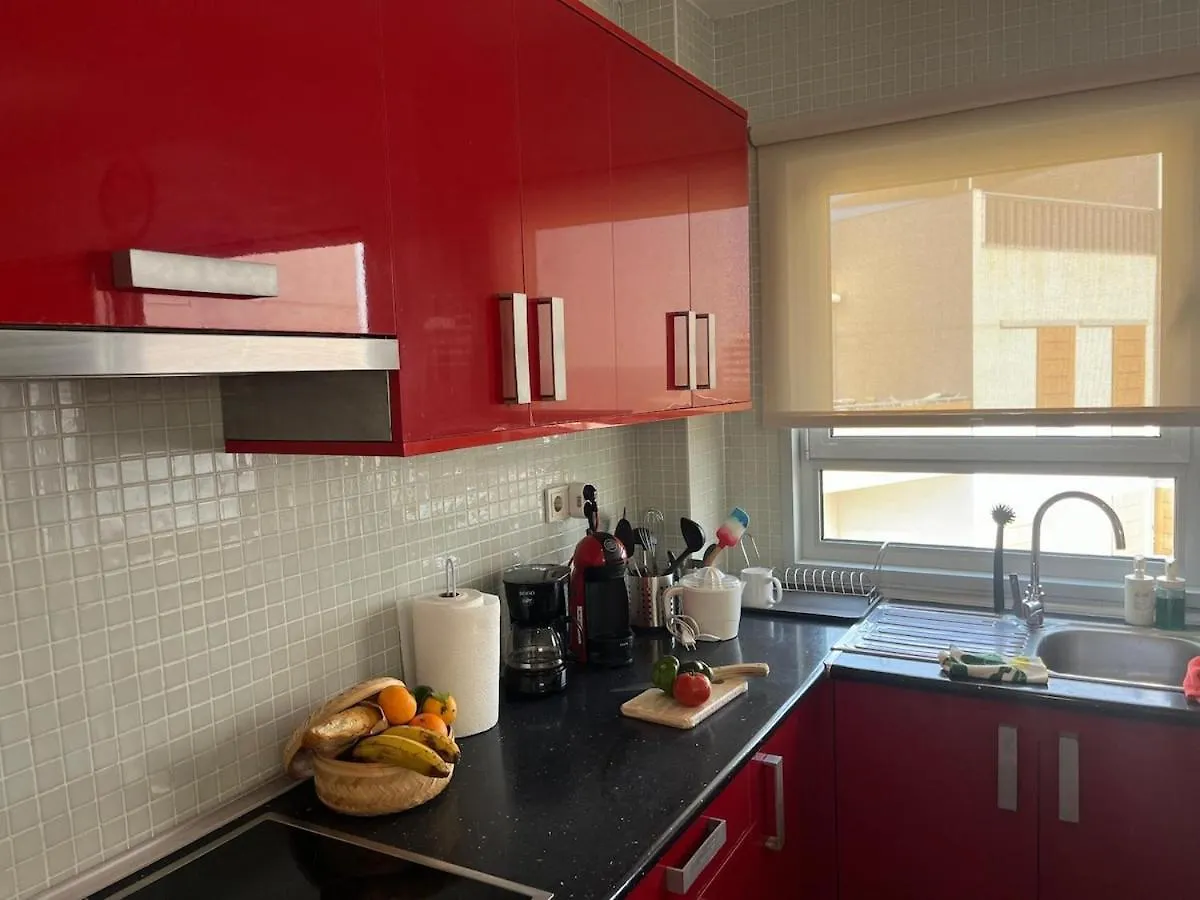 דירה אל מדאנו Stunning Chic Penthouse Retreat In Front Of The Beach