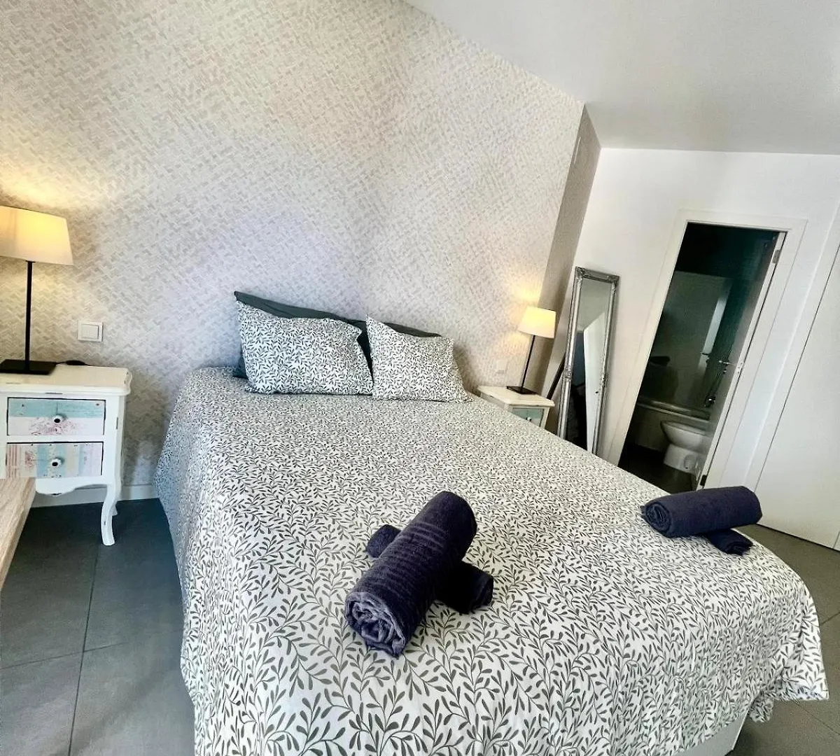 דירה אל מדאנו Stunning Chic Penthouse Retreat In Front Of The Beach